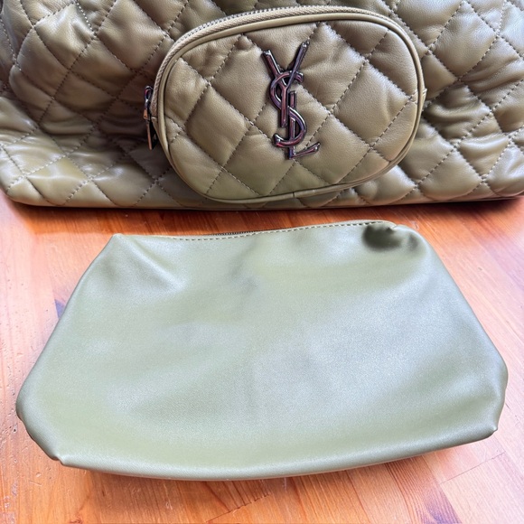 Khaki quilted puffer hobo bag nwt - Picture 2 of 14